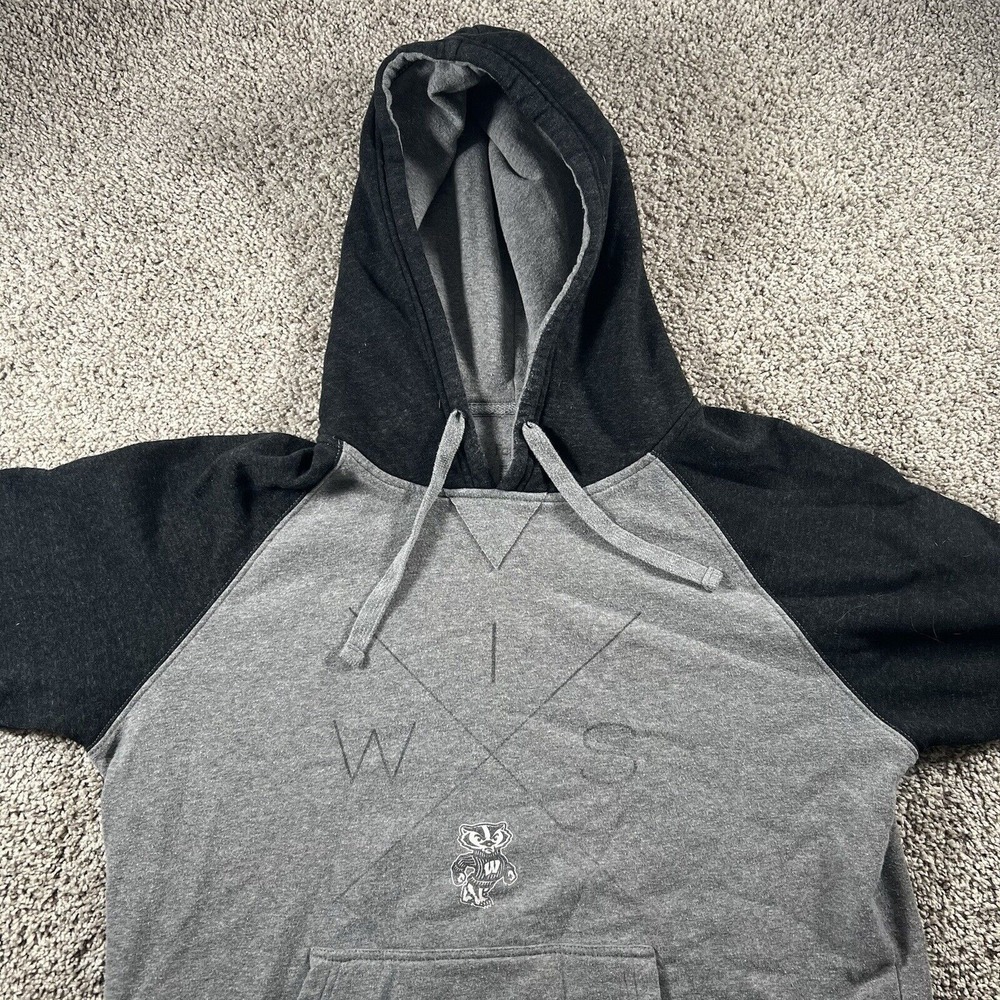Vintage Wisconsin Badgers Sweater Mens Large Gray Faded NCAA Hoodie Streetwear - Picture 2 of 9